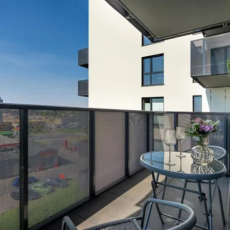 Wojciechowskiego With Parking By Renters アパート ポズナン