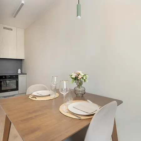 Wojciechowskiego With Parking By Renters Apartman