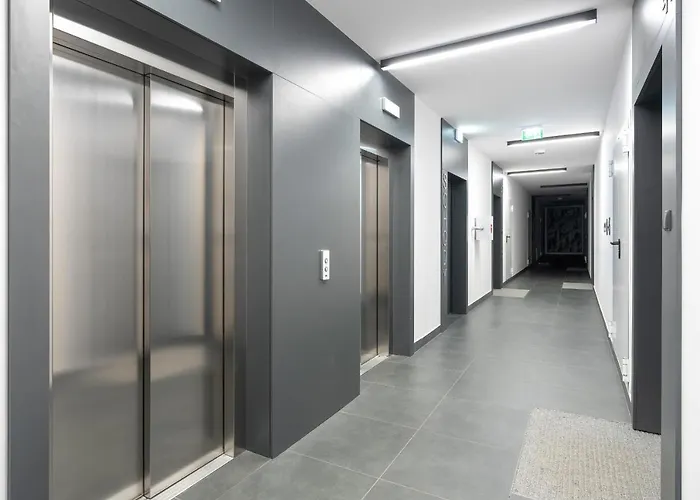 Wojciechowskiego With Parking By Renters Poznan